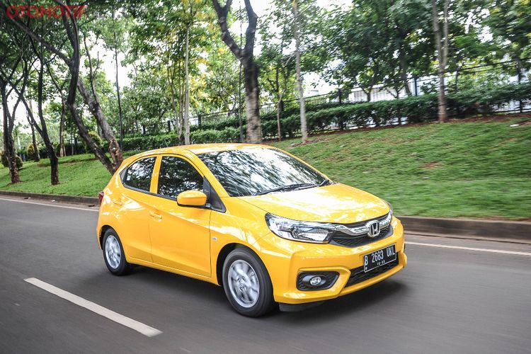 BBM Tembus 22 6 Km Liter Segini Harga Honda Brio E CVT 2018 2021