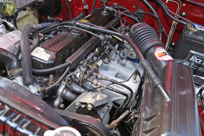 Mesin dipasangkan Powertech 6 silinder 4000 cc punya XJ Cherokee, sekaligus transmisi matic dan transfercasenya.