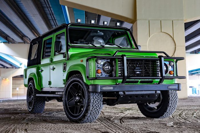 Restomod Land Rover Defender 1991 hasil garapan ECD Automotive Design, AS