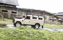Land Rover Series Ini Interior Ala Camper Van, Berpetualang Jadi Makin Seru