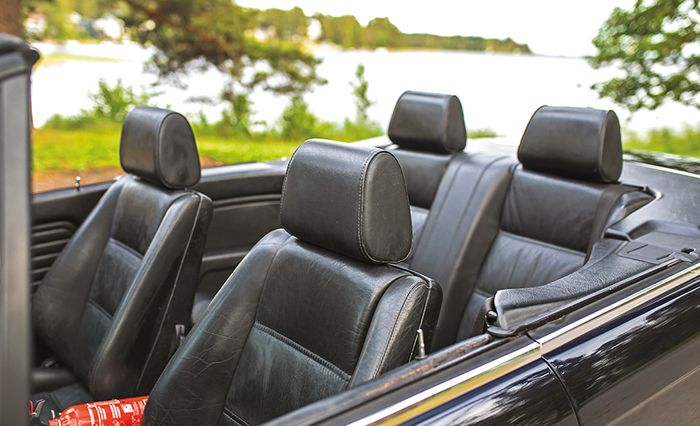 Interior BMW Seri-3 E30 Cabriolet dikembalikan lagi kondisinya