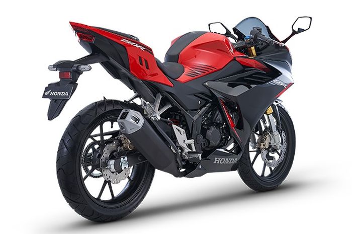 Ban Honda All New CBR150R memiki alur berbeda antara depan dan belakang