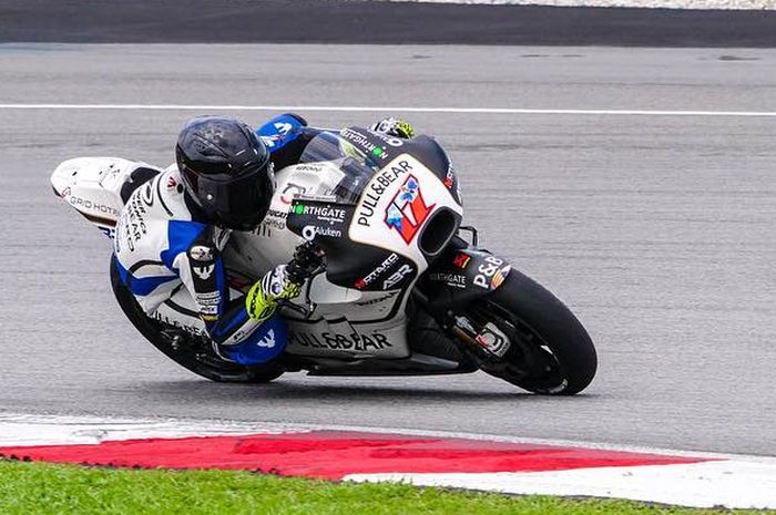 Karel Abraham mengenakan helm kelir hitam di tes pramusim MotoGP Sepang jadi omongan warganet Indonesia