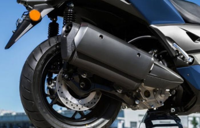 Mata kucing pada XMAX 300