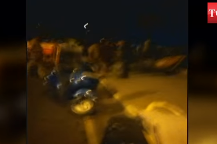 cuplikan video polisi pukuli pemotor