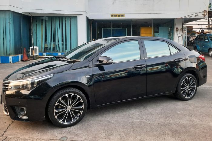 Spesifikasi dan kisaran harga Toyota Corolla Altis 1.8 tahun 2016 seken