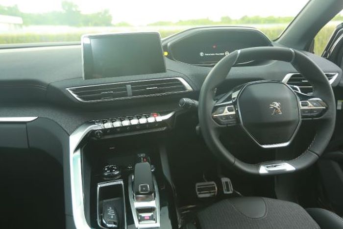  Sistem kemudi i-Cockpit pada Peugeot 3008 GT Line