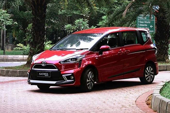 Toyota Sienta facelift dengan wajah baru