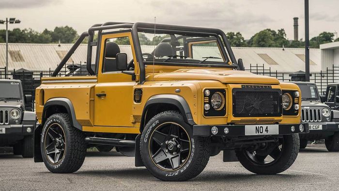 Penampakan depan Land Rover spesial Edition