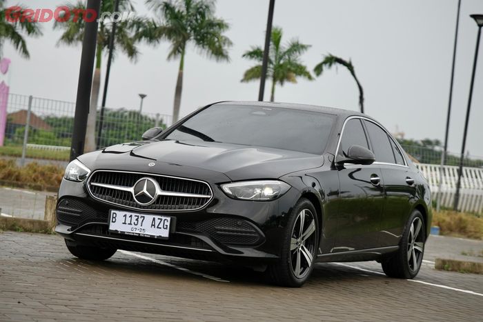 Kabin Mercedes-Benz C200 terasa mewah