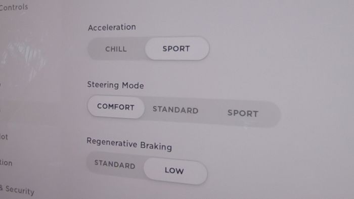 Mode berkendara Tesla Model 3 bisa diatur lewat layar 15 inci