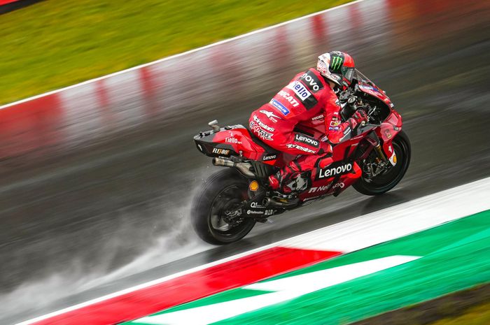 Baik di kondisi basah atau kering, Francesco Bagnaia masih tunjukkan dominasi Ducati di sesi latihan MotoGP Belanda. 