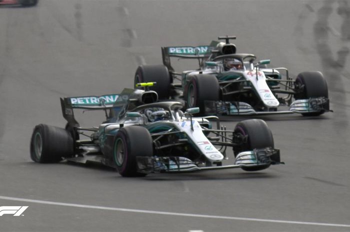 Ban kanan belakang mobil Valtteri Bottas pecah ketika lomba GP F1 Azerbaijan menyisakan dua lap lagi