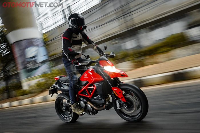 Ducati Hypermotard 950 dengan banderol Rp 599 juta off the road sudah dibekali beragam fitur canggih