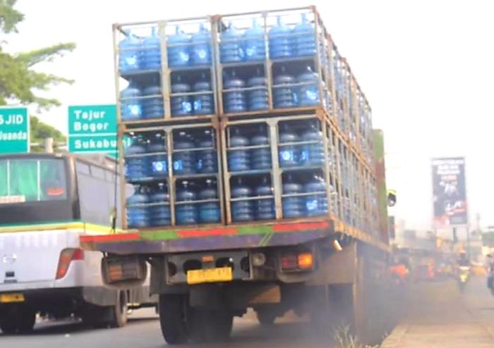 Ilustrasi truk angkutan barang