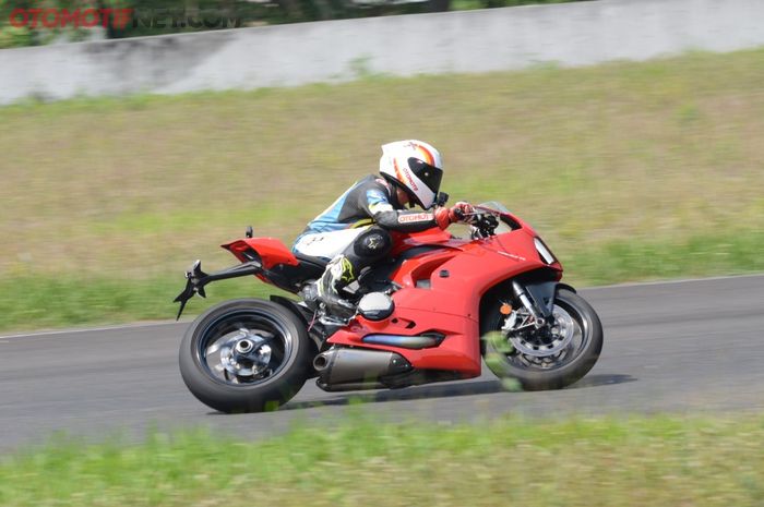 Ducati Panigale V2 dibekali fitur-fitur modern
