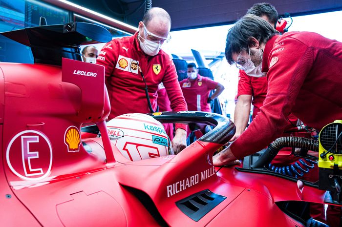 Charles Leclerc akan start dri belakang di F1 Rusia 2021 setelah tim Ferrari menempatkan mesin baru yang di-upgrade