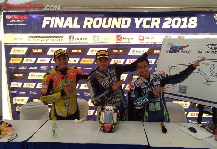 Arianto Tarzan (tengah) menang di kelas YCR1 dan YCR2 Yamaha Cup Race 2018