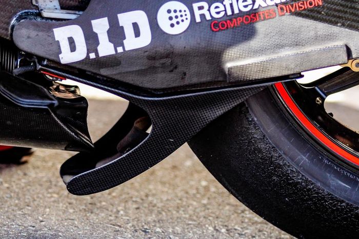 Perangkat baru di motor Ducati di bagian bawah nempel ke swing arm yang sempat kontroversial