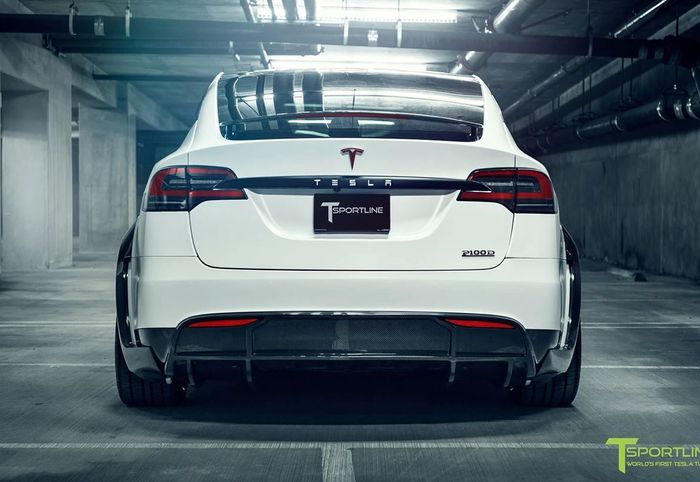Tampilan belakang modifikasi Tesla Model X dibikin gambot dan dinamis