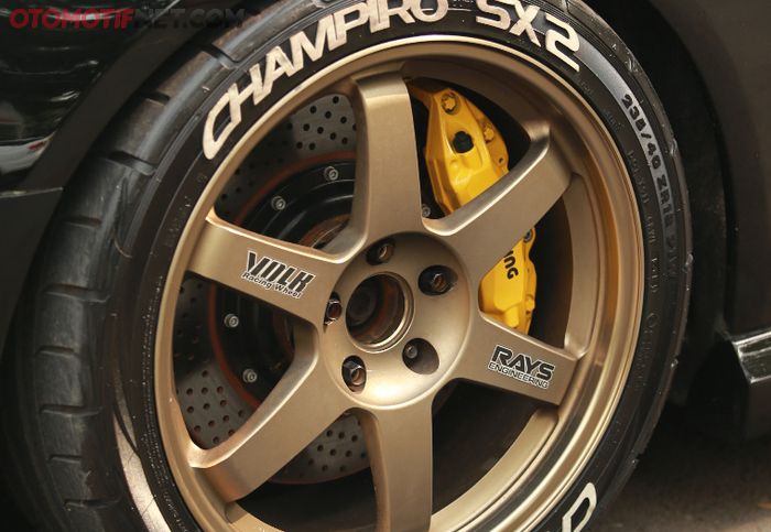 Big brake kit AP Racing seharga Rp 25 juta dengan spek 6 pot dan diameter kaliper 355 mm