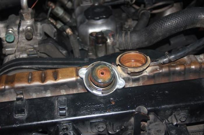 Dampak radiator mobil berkarat