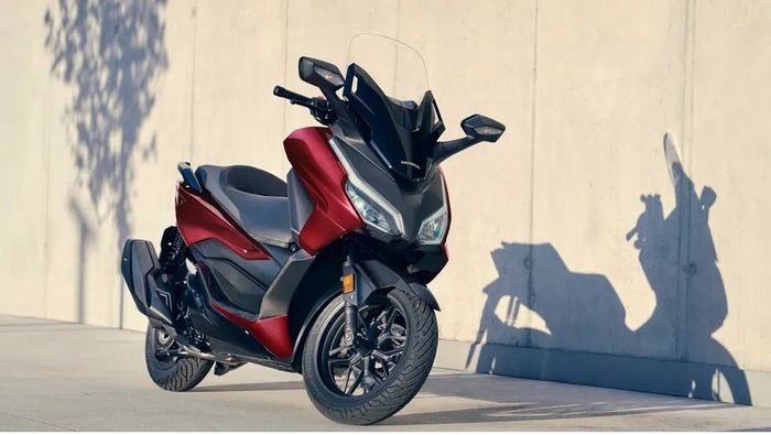 Honda Forza 250 juga merupakan motor berstatus CBU