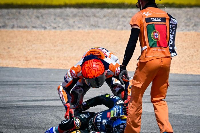 Pembalap tim RNF Aprilia, Miguel Oliveira dipastikan tidak bakal mengikuti MotoGP Argentina 2023 setelah mengalami insiden dengan Marc Marquez
