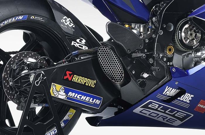 Knalpot YZR-M1 disponsori oleh Akrapovic