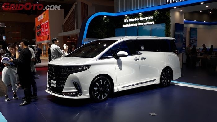 Harga Toyota Alphard terpantau stabil per Maret 2025