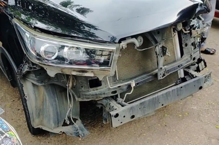 Ciri-ciri mobil bekas tabrakan.