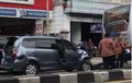 Xenia Hancur Depan Belakang, Bus Sumber Selamat Berhenti Dadakan, Disodok Isuzu Traga
