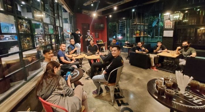 ZX-25R Indonesia (ZRI) chapter Surabaya, Jawa Timur menggelar kopdar di dealer Kawasaki Surapita Unitrans. 