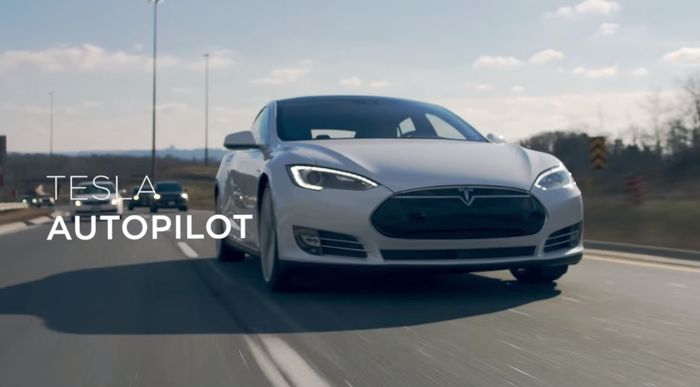 Tesla Model S dibekali kemampuan self driving