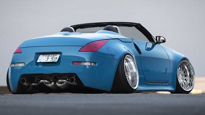 Tampilan belakang Nissan 350Z 