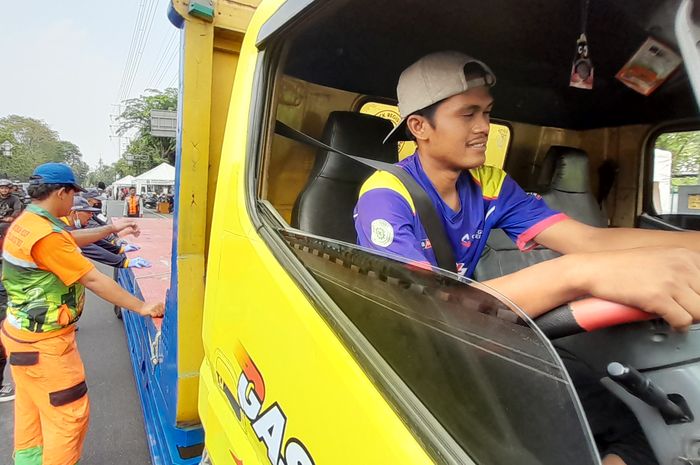 Ilustrasi Riki selaku sopir truk di Jakarta Timur