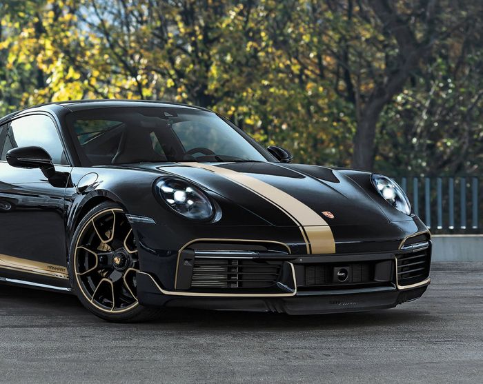 Modifikasi Porsche 911 Turbo S dipasangi pelek model palang 5 yang diberi finishing sewarna bodi