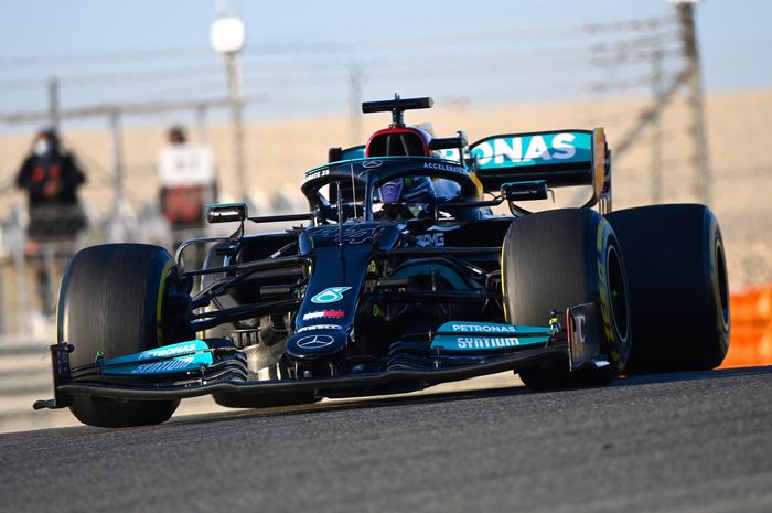 Tercepat kelima pada hari terakhir tes pramusim F1 2021 di Bahrain, Lewis Hamilton mengaku Mercedes kurang cepat