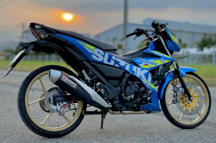 Modifikasi Suzuki Satria F150 yang rombakan istimewa mulai part di area setangnya
