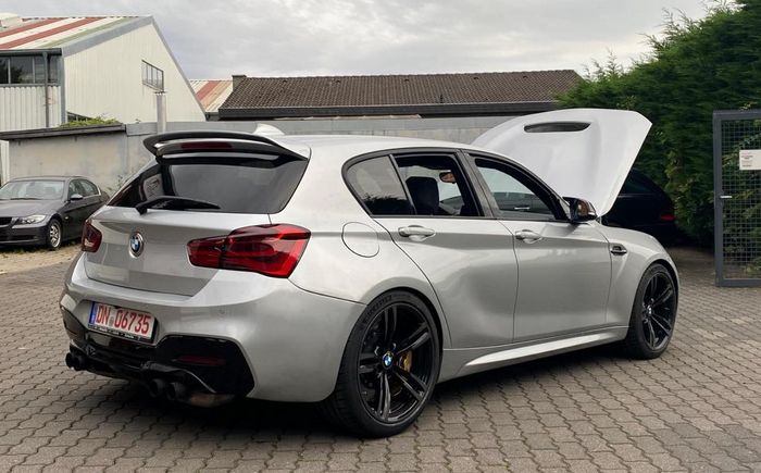 Ubahan buritan hanya pada bumper dan pakai pelek M2 19 inci 