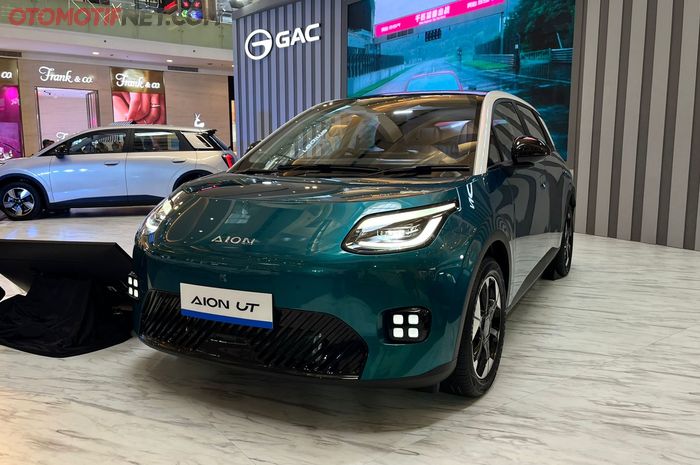 Estimasi harga GAC AION UT Premium tahun 2026.