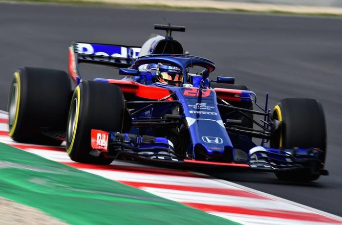 Pada pagi hari, Pierre Gasly dan Daniil Kvyat akan menggunakan mobil STR13 dengan spek tahun 2018 lalu