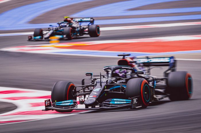 Lewis Hamilton dan Valtteri Bottas pada kualifikasi F1 Prancis 2021