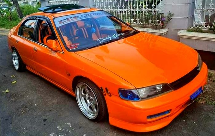 Modifikasi Honda Accord Cielo berwarna oranye sunkist ceper abis