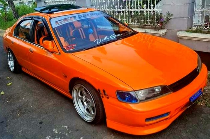 Modifikasi Honda Accord Cielo berwarna oranye sunkist ceper abis