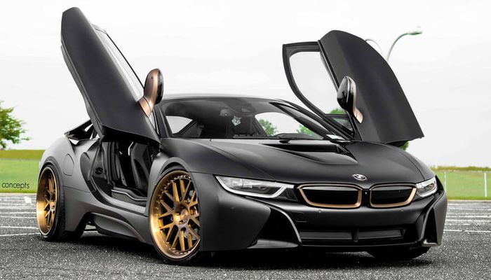 Balutan Matte Black BMW I8 dengan pelek Matte Bronze