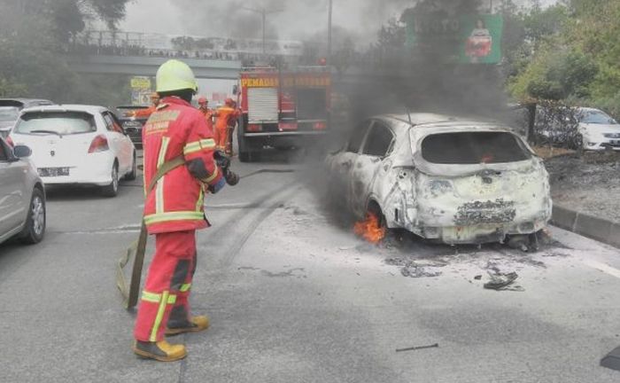 HR-V terbakar di tol Pasteur