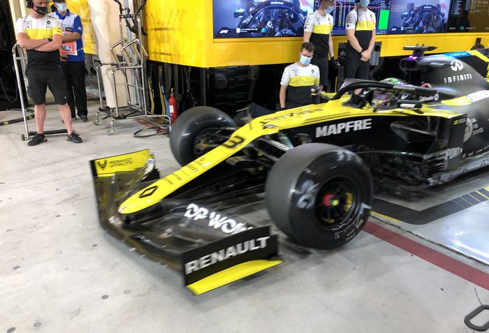 Daniel Ricciardo mencoba ban baru Pirelli di hari pertama F1 Bahrain 200