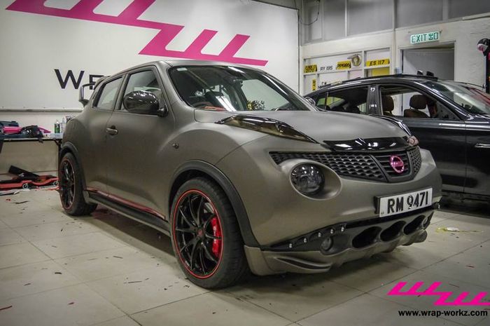 Nissan Juke lawas dengan kelir dan body kit Impul