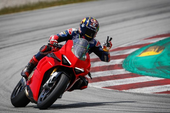 Johann Zarco latihan di Barcelona